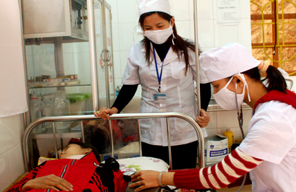 Cán bộ Trạm y tế phường Minh Tân (thành phố Yên Bái) làm tốt công tác chăm sóc sức khỏe cho nhân dân. Ảnh: Đức Toàn